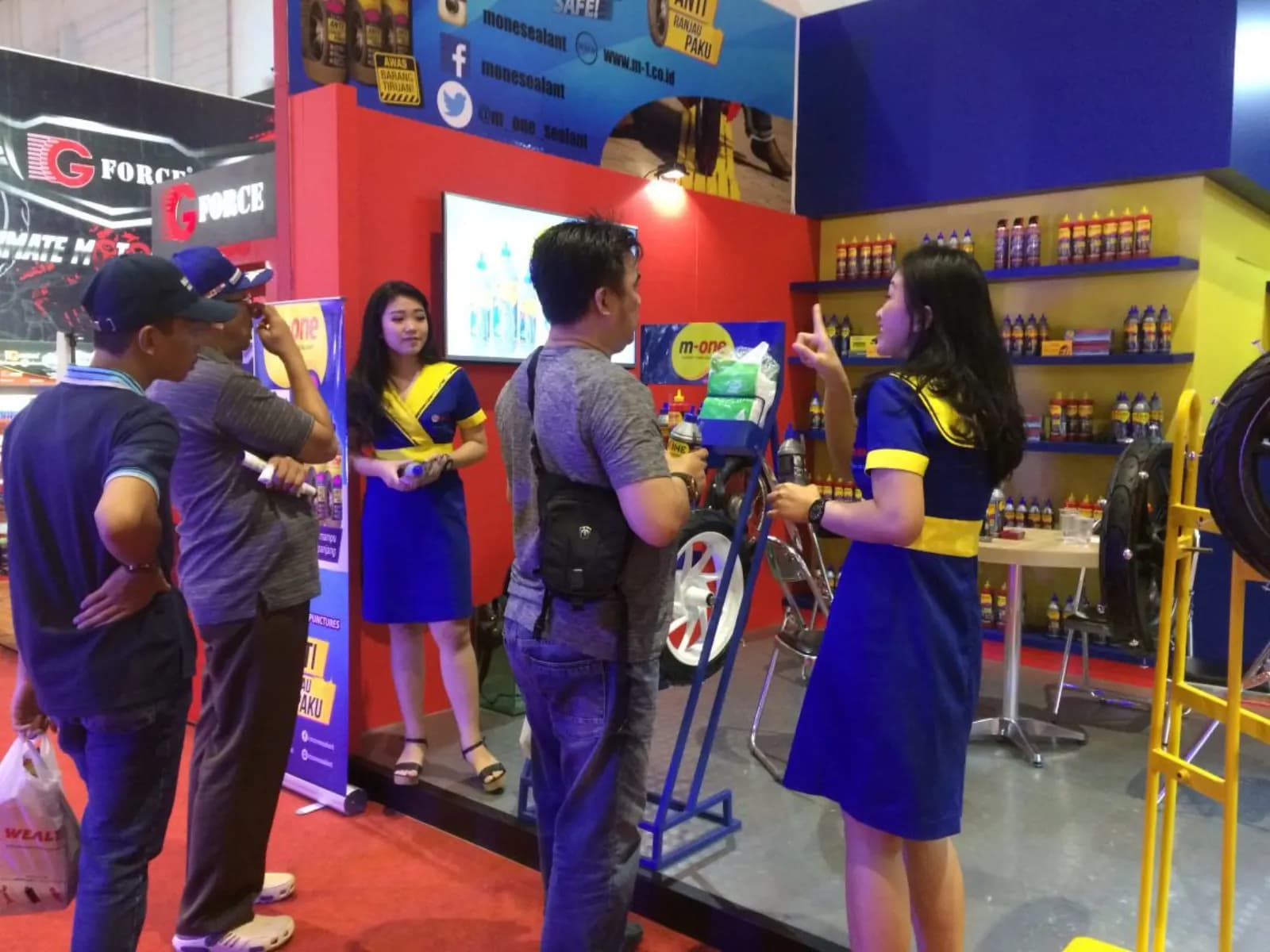 Dokumentasi suasana booth M-1 pada PRJ 2017